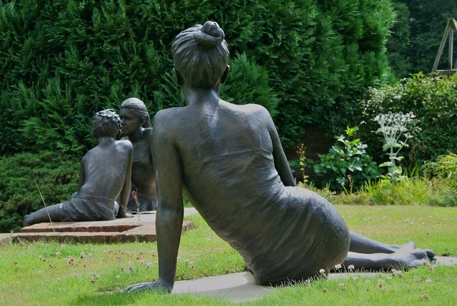  sculpture children